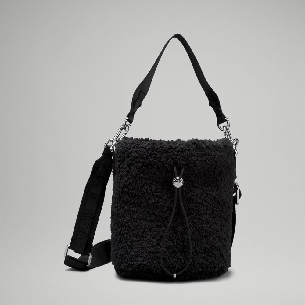 Lululemon fleece sherpa black bucket crossbody bag